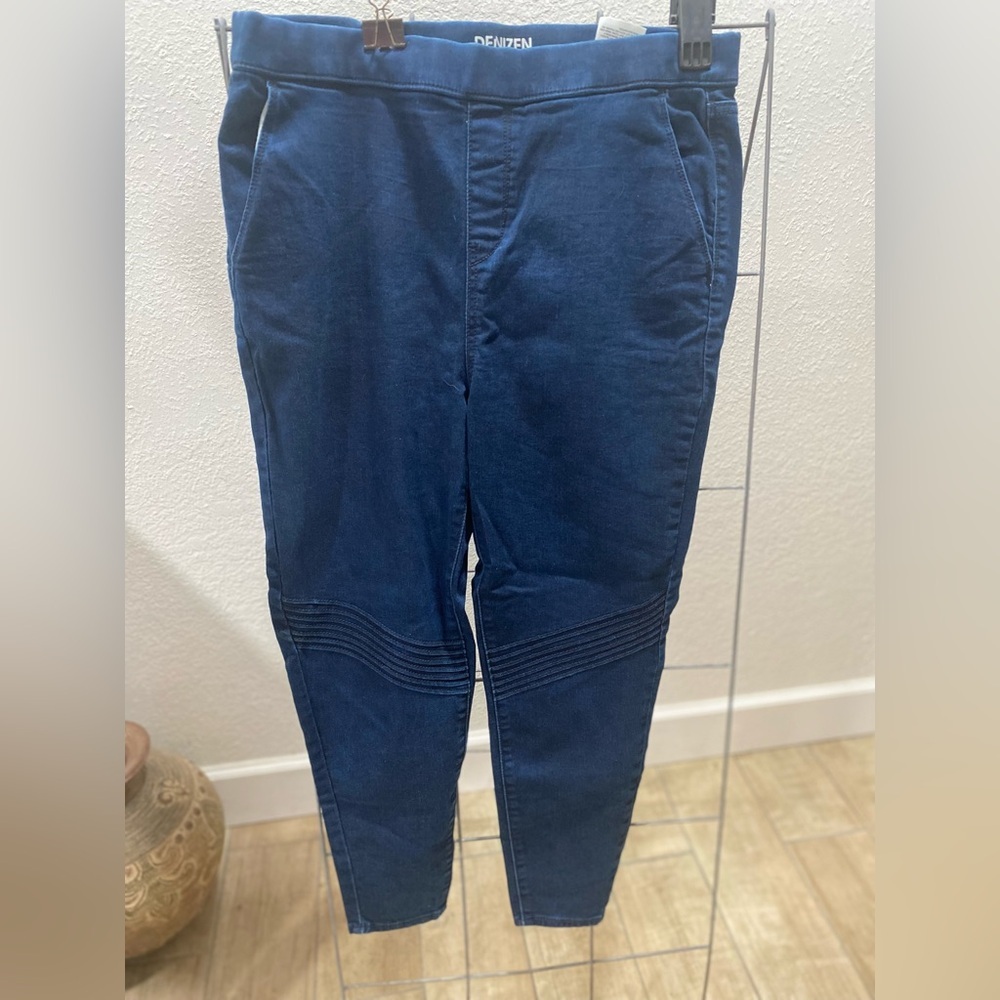 Women’s Jeans Denizen by Levi’s Jeggings Size XL About 23 Inches Long Worn Once‎